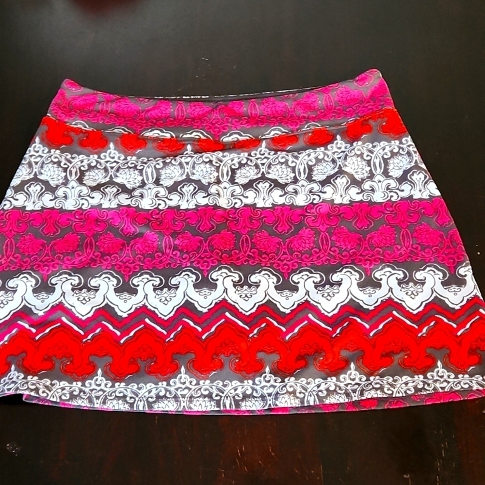 Tranquility Skort Women's Sz medium Red Pink White Gray Active Pull On Stretch